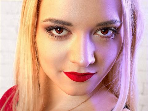 Find your cam match with lollyjull: Dominatrix