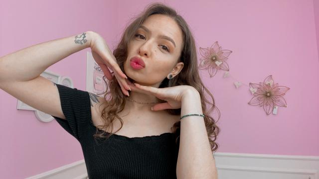 Explore your dreams with webcam model LucySkilar: Smoking