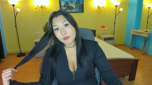 Find your cam match with AgnessaCole: Nails
