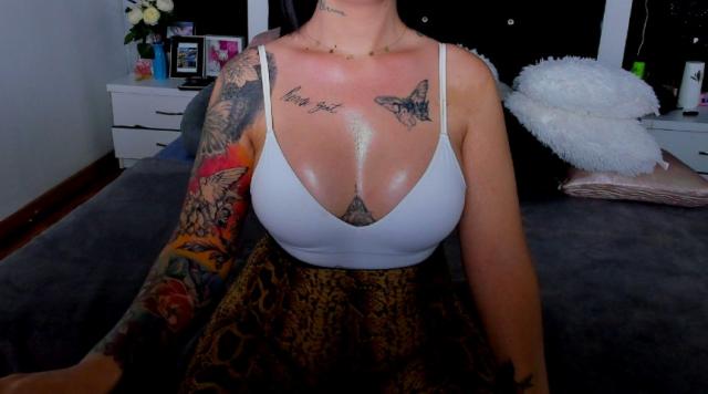 Find your cam match with NaughtyXCleo: Transvestite