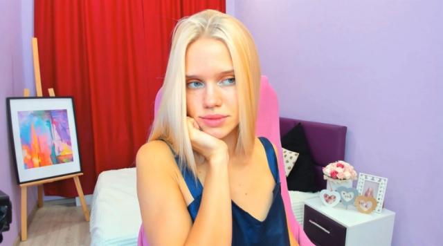 Connect with webcam model CassyRoo: Live orgasm