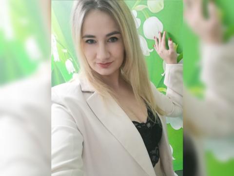 Connect with webcam model Victoria26