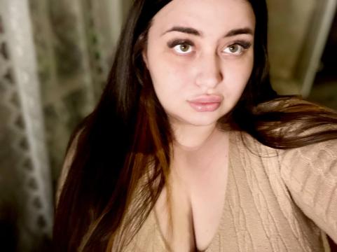 Find your cam match with TataHot777: Lipstick