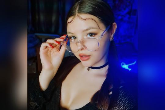 Why not cam2cam with 0000JuicyPeach: Ask about my other interests