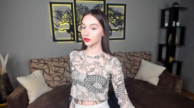 Connect with webcam model SophieKiss: Nails
