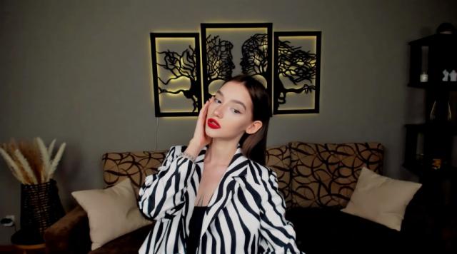 Welcome to cammodel profile for SophieKiss: Kissing