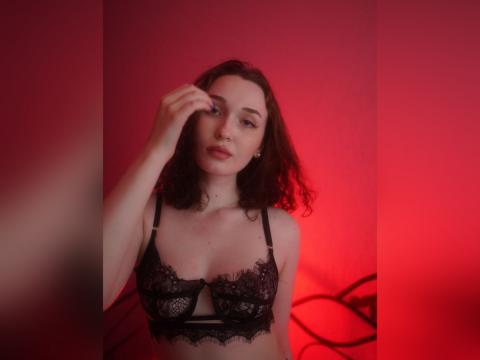 Connect with webcam model FluttershyGirl: Lipstick