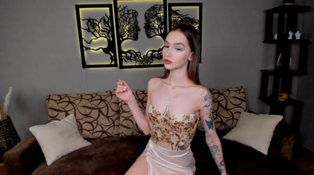 Explore your dreams with webcam model SophieKiss: Lipstick