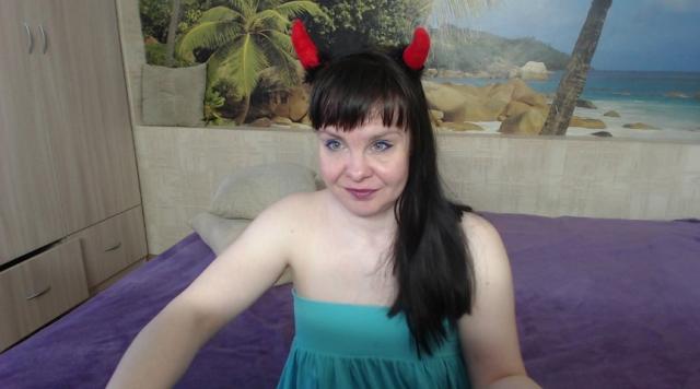 Webcam chat profile for Destinybbb: Strip-tease