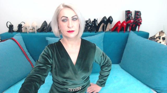 Adult chat with DommeNadia: Slaves