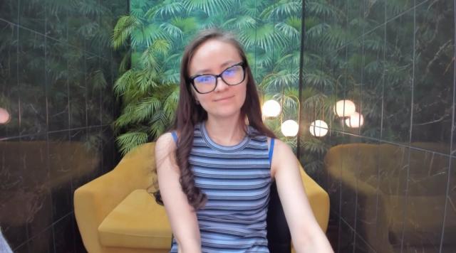 Adult webcam chat with DianaTaylor: Glasses