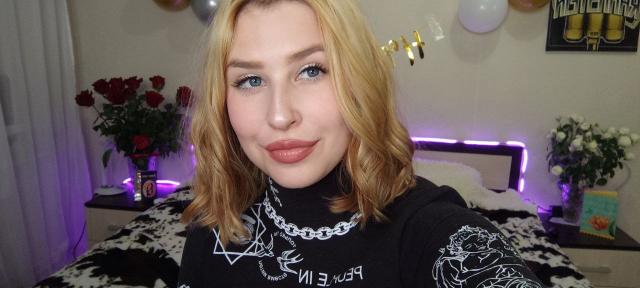 Welcome to cammodel profile for AlicceFox: Kissing