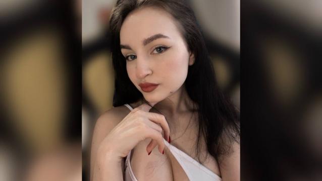 Adult chat with EmilySay: Nipple play