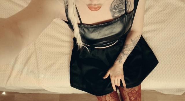 Adult chat with CrystallJuli: Leather