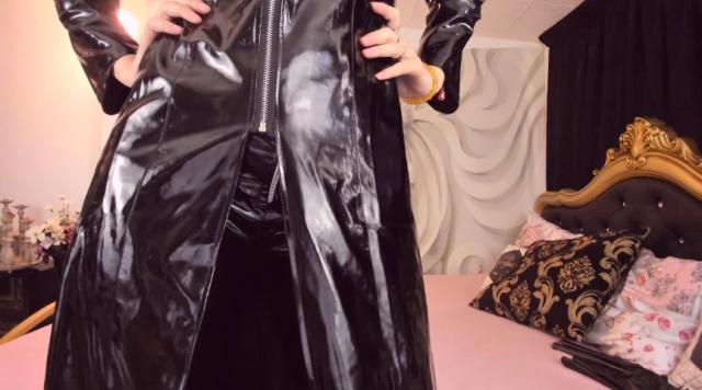 Connect with webcam model MagicalSparkle: Leather