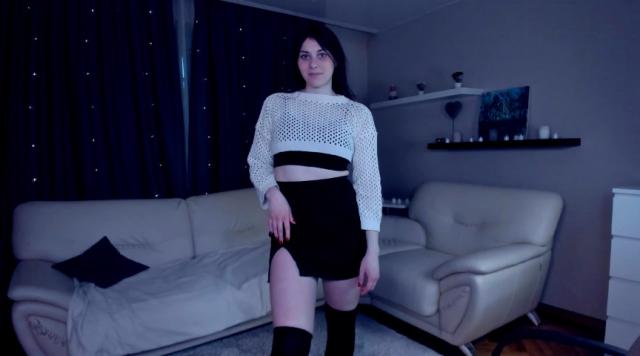 Explore your dreams with webcam model DianaLove: Lipstick