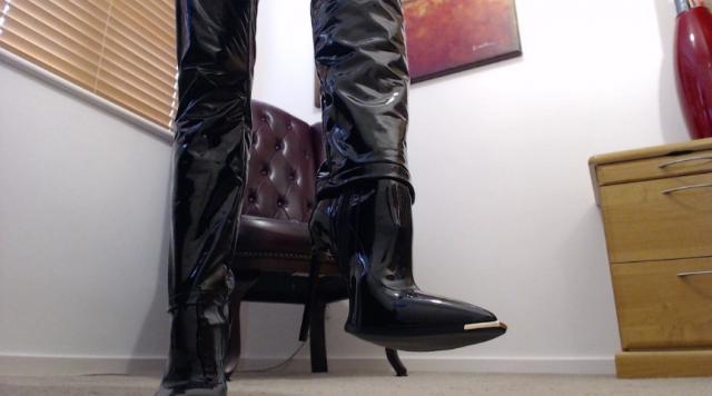 Adult chat with MisszDevil: Leather