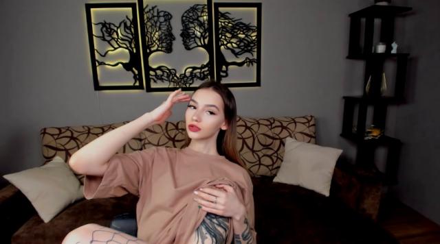 Start video chat with SophieKiss: Piercings & tattoos