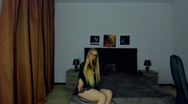 Explore your dreams with webcam model MilanaStone: Leather