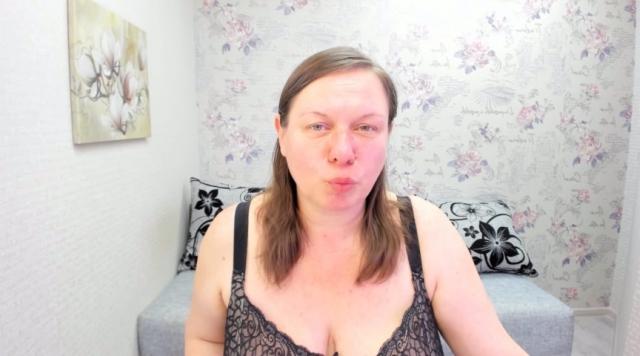 Welcome to cammodel profile for KellyPerfection: Squirting