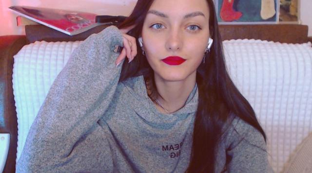 Connect with webcam model Alina322: Lipstick