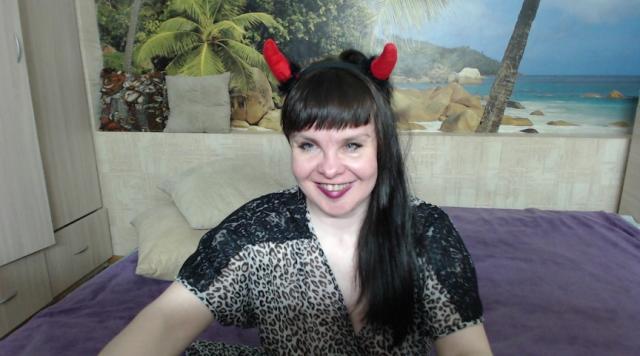 Webcam chat profile for Destinybbb: Strip-tease