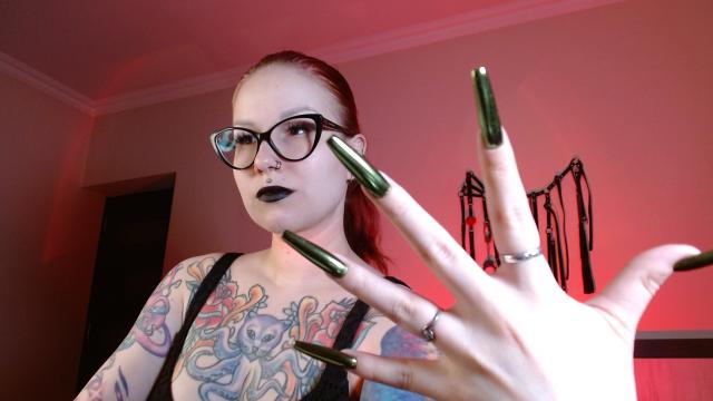 Adult webcam chat with GoddessAmanita: Nails