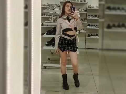 Connect with webcam model Lana18: Outfits