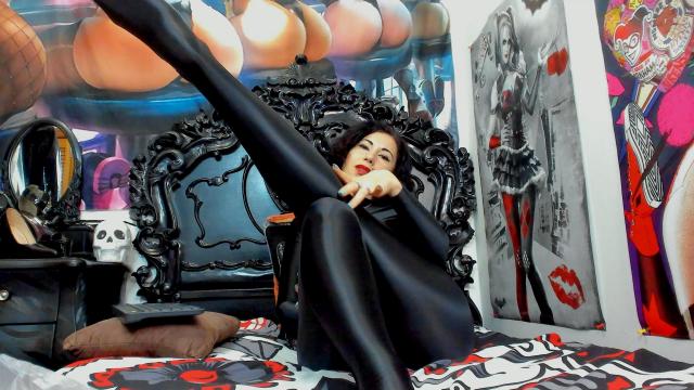 Connect with webcam model LittleMistressX: Squirting