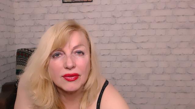 Adult webcam chat with SamanthaSmi: Masturbation