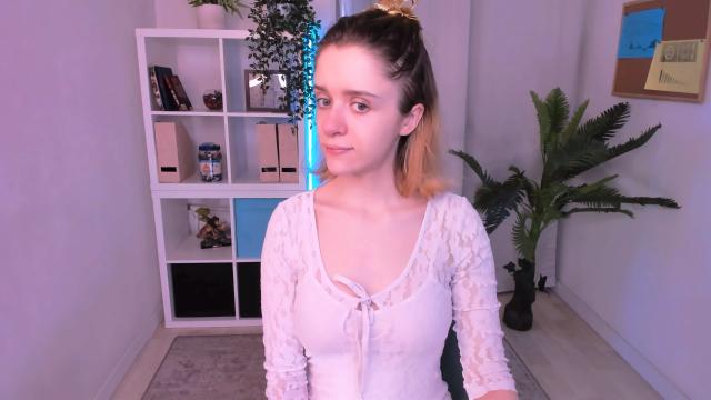 Adult webcam chat with FrancescaSmit: Strip-tease
