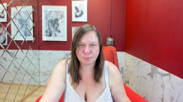Explore your dreams with webcam model KellyPerfection: Live orgasm