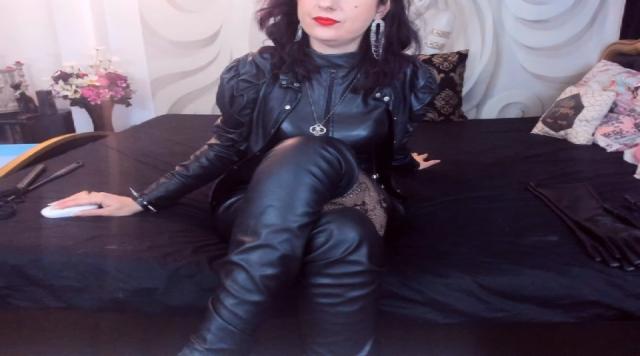 Why not cam2cam with MagicalSparkle: Leather