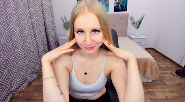 Connect with webcam model MilanaStone: Piercings & tattoos