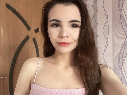 Connect with webcam model ShineKitty: Conversation