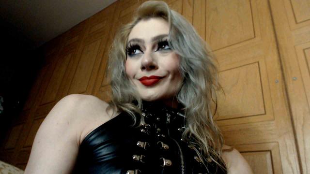 Start video chat with QueenJessica: Role playing
