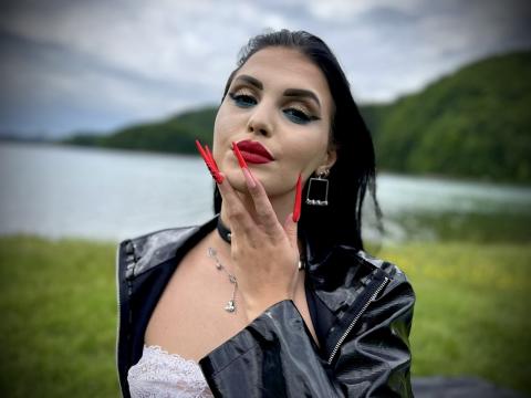 Connect with webcam model LeaNoire: Kissing