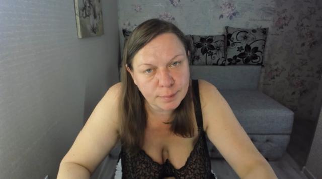 Explore your dreams with webcam model KellyPerfection: Live orgasm