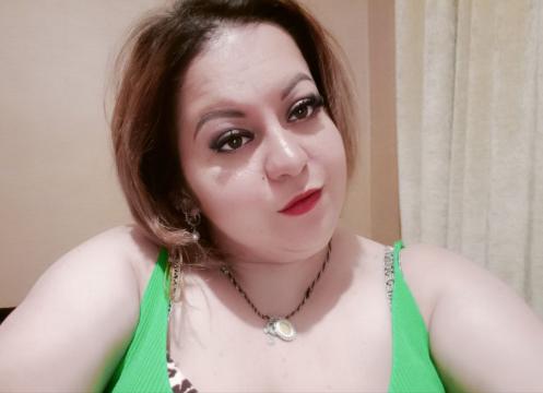 Connect with webcam model SilentMoon: Kissing