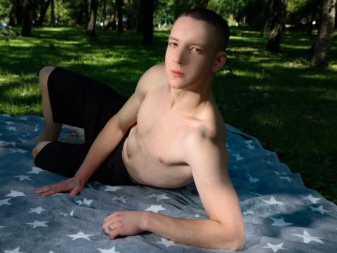 Find your cam match with TylerLann: Strip-tease