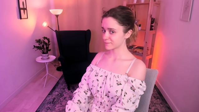 Explore your dreams with webcam model FrancescaSmit: Nipple play