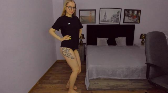 Adult webcam chat with MilanaStone: Glasses