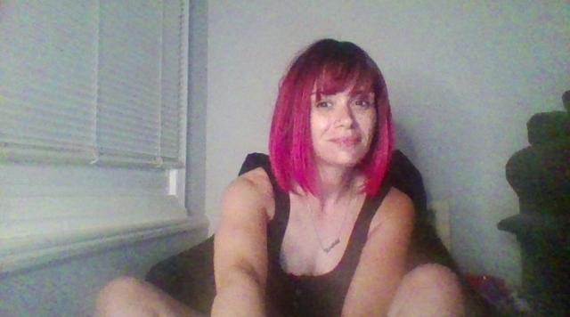 Adult chat with prettytoes2140: Lingerie & stockings