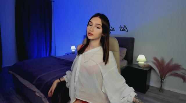 Find your cam match with SophieKiss: Kissing