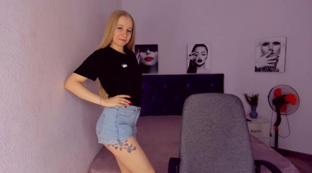 Explore your dreams with webcam model MilanaStone: Strip-tease