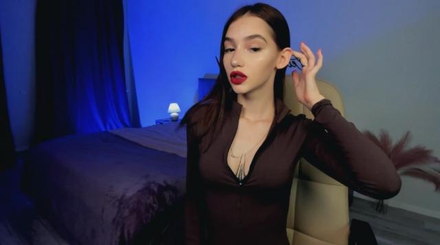 Watch cammodel SophieKiss: Lipstick