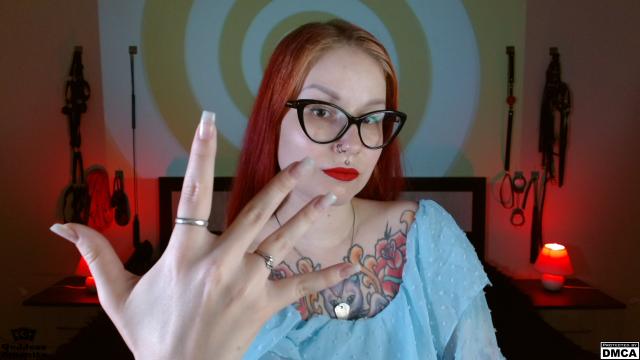 Adult webcam chat with GoddessAmanita: Nails