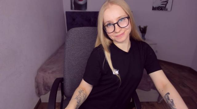 Why not cam2cam with MilanaStone: Piercings & tattoos