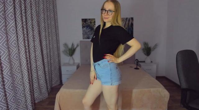 Adult webcam chat with MilanaStone: Glasses