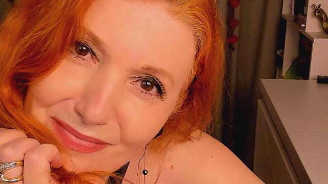 Connect with webcam model AlmaZx: Strip-tease